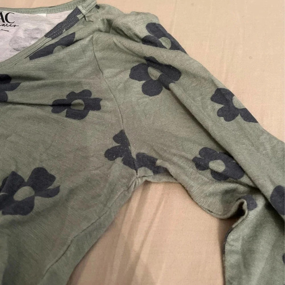 Pacsun green flower long sleeve small - Picture 3 of 4